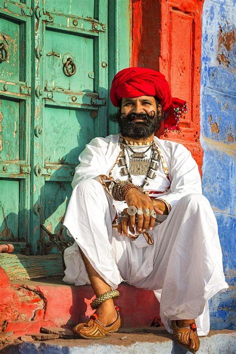 Rajasthani man dressed in traditional clothes, Jodhphur, Rajasthan ...