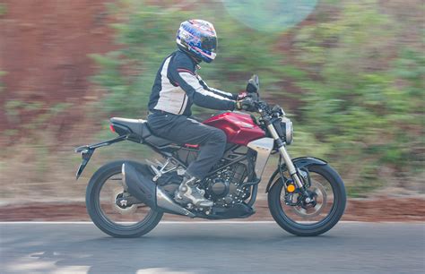 Honda CB300R: Road Test Review | BikeDekho