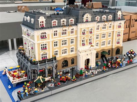 Hotel streetside 2 (BB2017) | Lego hotel, Lego architecture, Lego house