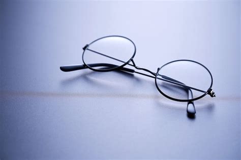 Premium Photo | Round eyeglasses on the gray surface