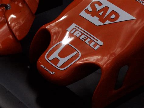 Honda logo on the nose of a 2017-livery McLaren | Ben Sutherland | Flickr