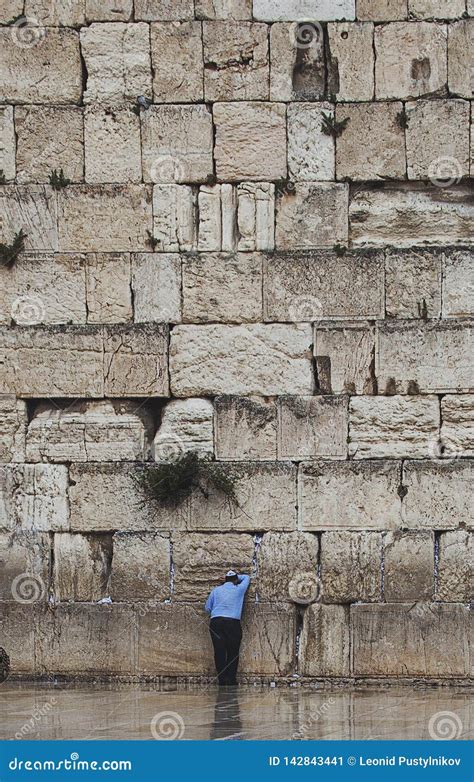 Jerusalem, Western Wall,prayer Editorial Photo - Image of jerusalem, judaism: 142843441