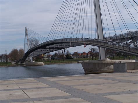 File:Pedestrian Bridge between Strasbourg and Kehl.JPG - Wikitravel Shared