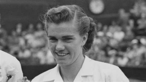 Download Shirley Fry Irvin Wimbledon Title Holder Wallpaper | Wallpapers.com