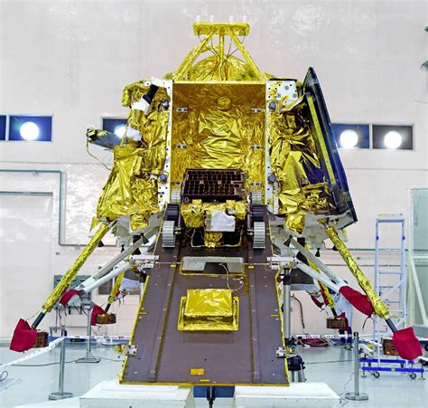 ISRO lose contact with Chandrayaan-2 lander during final descent ...