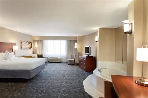 17 Hotels with Jacuzzi in Room OKC (Or Hot Tub Whirlpool Suites!)