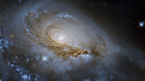 Spectacular spiral galaxy seen by Hubble Space Telescope | Space