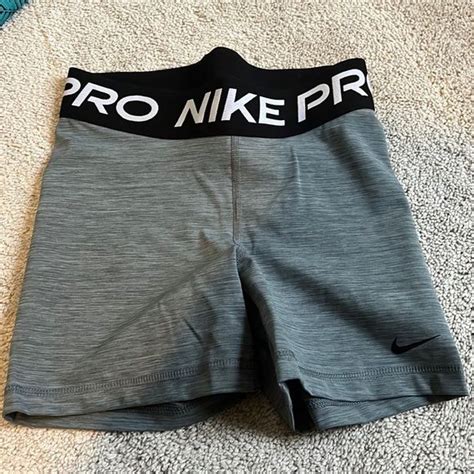 Grey Nike pros 5 inch shorts Running Outfits, Sporty Outfits, Running Clothes, Athletic Clothes ...