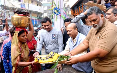 Pappu Yadav distributes 'Chhath Puja Sups