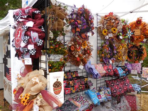 2 Krazy Ladies Craft Show Display 2015 | Craft show displays, Crafts, Halloween wreath