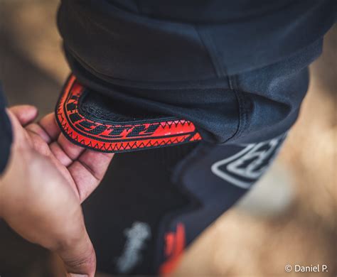 4 MTB Knee Pads, From Minimal to Full-On, Summer Tested - Singletracks Mountain Bike News