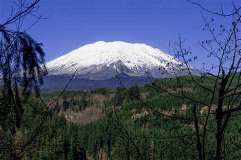 Mount st Helens on a clear day in Washington State, USA [2887×1920][OC] : r/EarthPorn