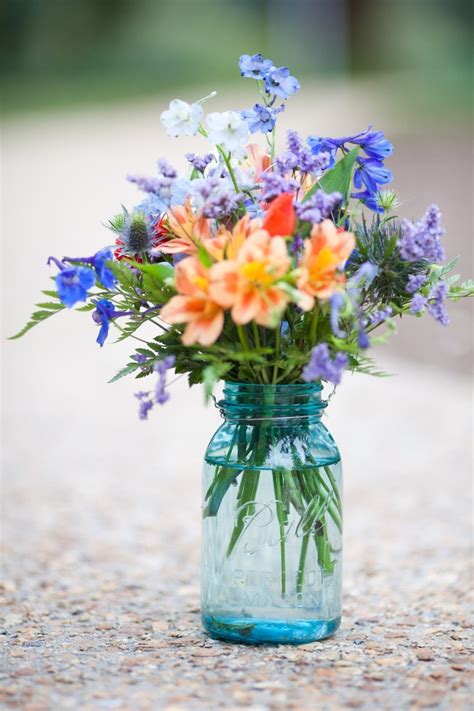 806bdf3a62469e479320662e9a3a5ee2–wild-flower-arrangements-floral-arrangements-in-mason-jars ...