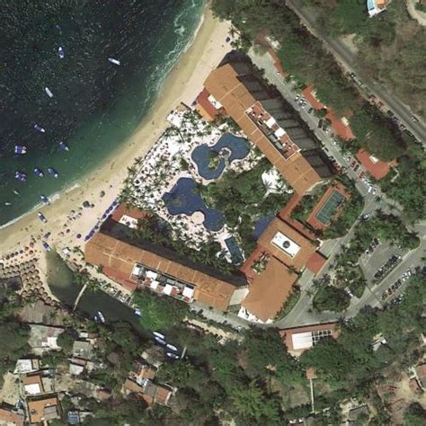 Las Colinas resort from the Acapulco TV show in Puerto Vallarta, Mexico - Virtual Globetrotting