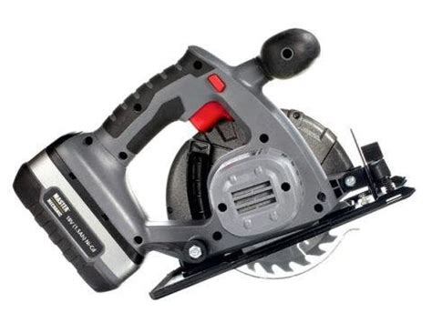 Cordless Circular Saw Comparison Test: Who's Got the Most Cutting Cred?