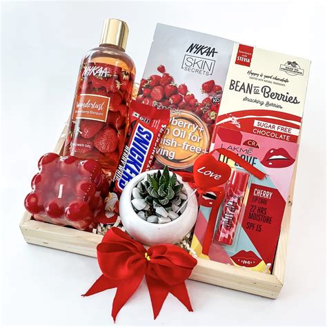 Buy Best Valentines Day Gift Hampers For Her Online