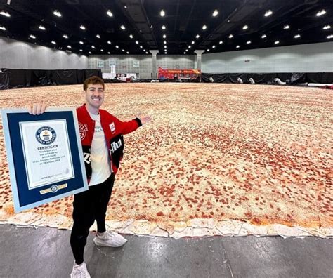 World's Largest Pizza Breaks Guiness World Record - GreekReporter.com