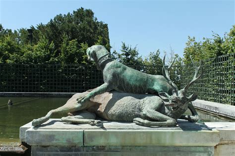 File:Parc de Versailles, Fontaine du Point du Jour, Limier terrassant ...