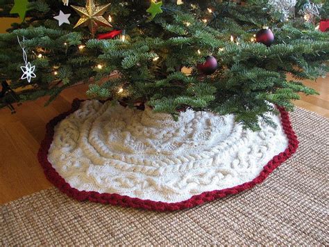 knitted aran cable knit Christmas tree skirt instructions and pattern ...