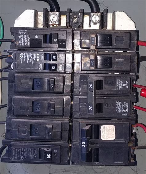 electrical panel - Where is the tandem breaker located? - Home Improvement Stack Exchange