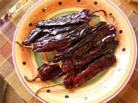 12 Dried Chiles to Spice up Any Dish | Food, Dried chillies, Cooking ...