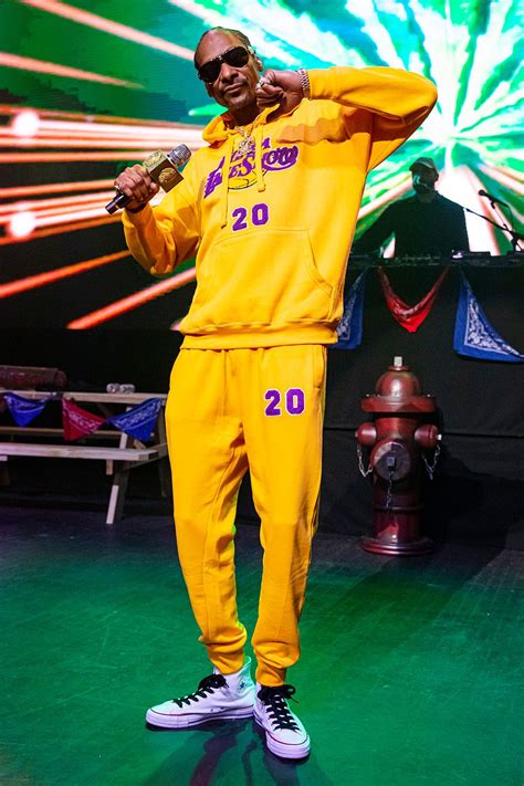 Snoop Dogg Performs New Tribute to Kobe Bryant for Remote ESPY Awards ...