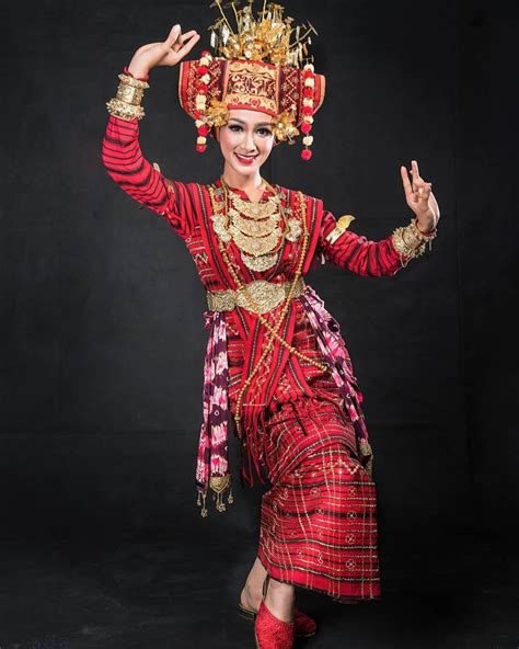 Oku selatan, South sumatra - Indonesia traditional clothes 🇮🇩 | Model pakaian, Ilustrasi model ...