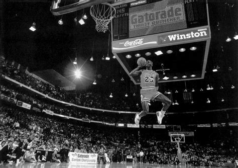 apostrophe9 | Michael jordan slam dunk, Michael jordan photos, Nba best dunks