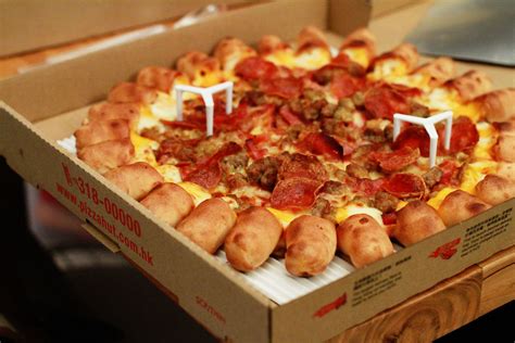 Pizza Hut - Meat Lover's Cheesy Volcano | mochachocolatarita… | Flickr