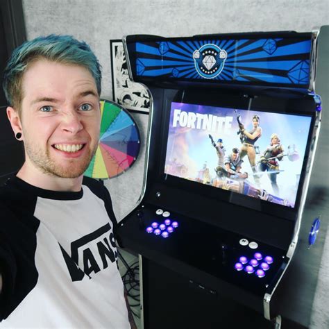 SillySquirtle on Twitter: "RT @dantdm: Had fun getting Fortnite to run ...