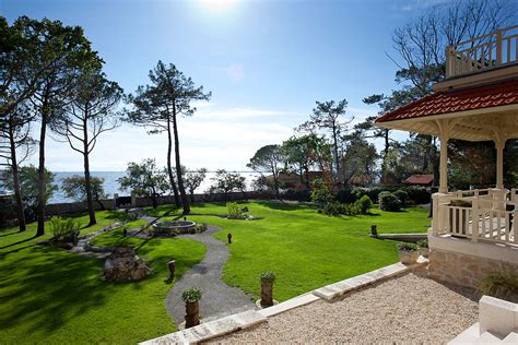 Arcachon Luxury Beach Villa with Pool to Rent near Bordeaux