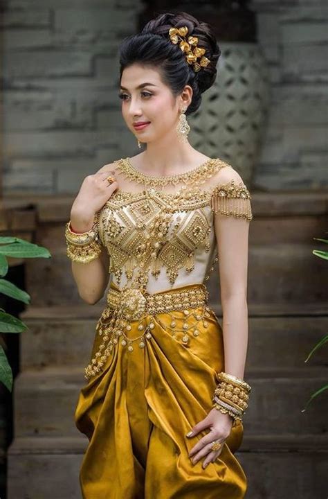 khmer wedding costume | Asian traditional fashion, Thai silk dresses, Thai traditional dress