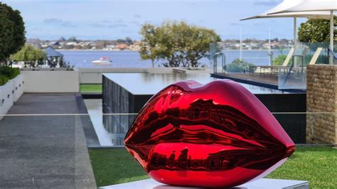 Niclas Castello | The Kiss - Shiny Red | Applecross Art