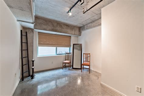 Sleek and sophisticated Downtown Dallas loft awaits you