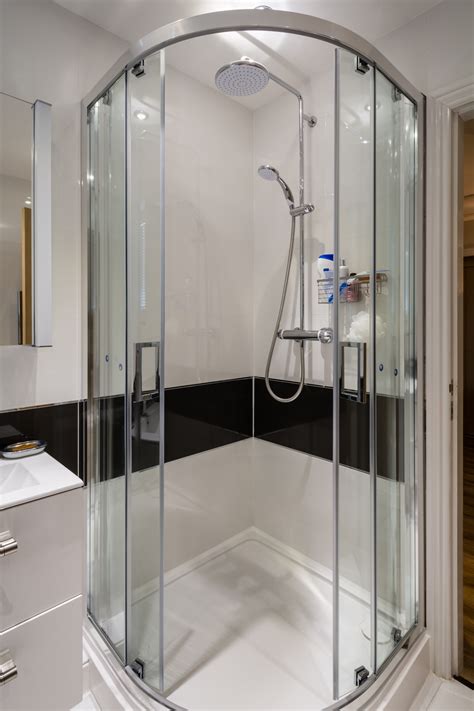 The Benefits of Corner Shower Enclosures