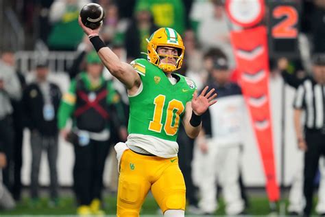 Oregon’s Bo Nix accepts invite to Senior Bowl - oregonlive.com