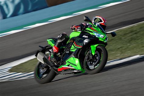 2023 Kawasaki Ninja ZX-25R SE – Arena Motosikal