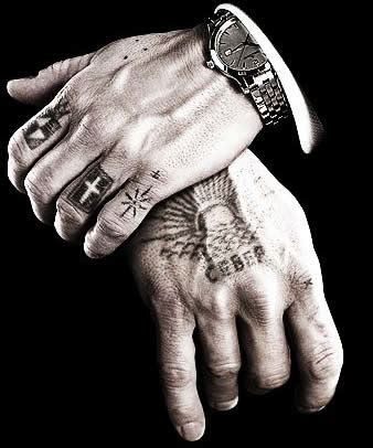 VIGGO MORTENSEN TATTOOS PHOTOS PICTURES PICS OF HIS TATTOOS