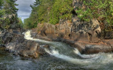 8 Easy Waterfall Hikes In Wisconsin You Can Enjoy In One Day