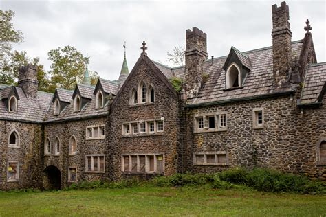 11 Creepiest Abandoned Mansions and Their Eerie Histories