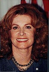 Stefanie Powers - Wikipedia