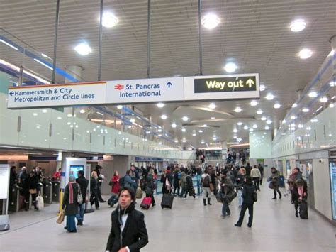 London to Paris Eurostar Train - Review & Tickets