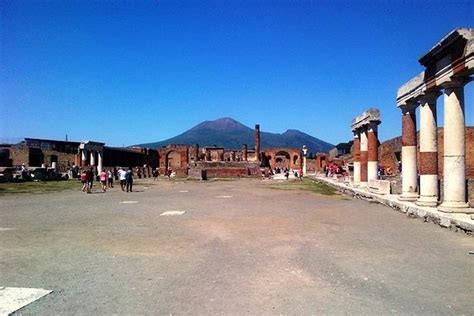 Pompeii & Archaeological Museum Of Naples Walking Tour With A Real ...