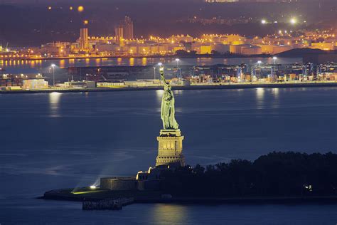 Statue of Liberty at Night Wallpapers - Top Free Statue of Liberty at ...