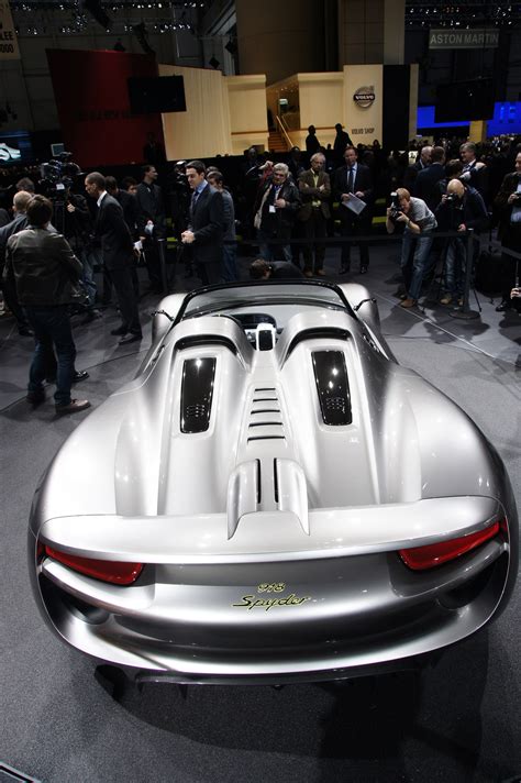 Porsche 918 Spyder concept fully revealed