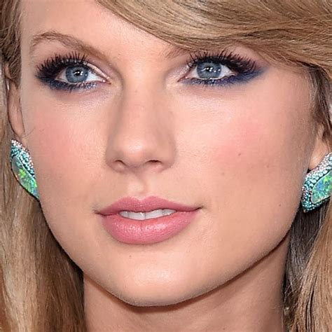 Taylor Swift Makeup | Steal Her Style