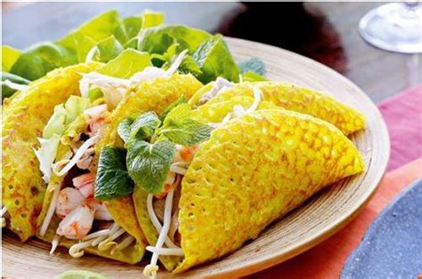 Vietnamese Banh Xeo - Hikifood