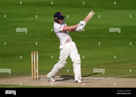 Essexs dan lawrence batting hi-res stock photography and images - Alamy