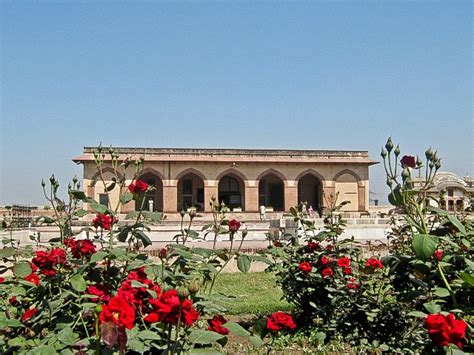 Lahore Fort - Pakistan | Shadows Galore