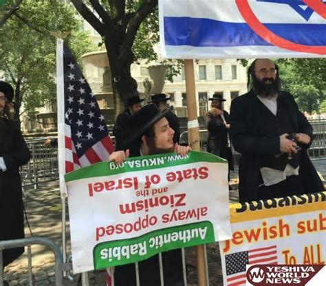 DUS IZ NIES !! Rare View...: Neturei Karta "Chuchem" Protests Israel ...